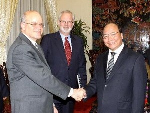 Deputy PM Nguyen Xuan Phuc menerima Wakil Direktur Badan Bantuan Perkembangan Internasional AS - ảnh 1